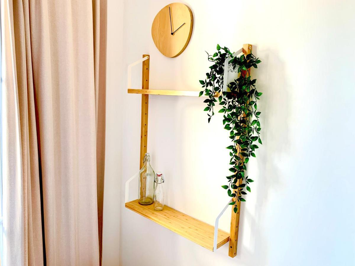 Jade Apartment *